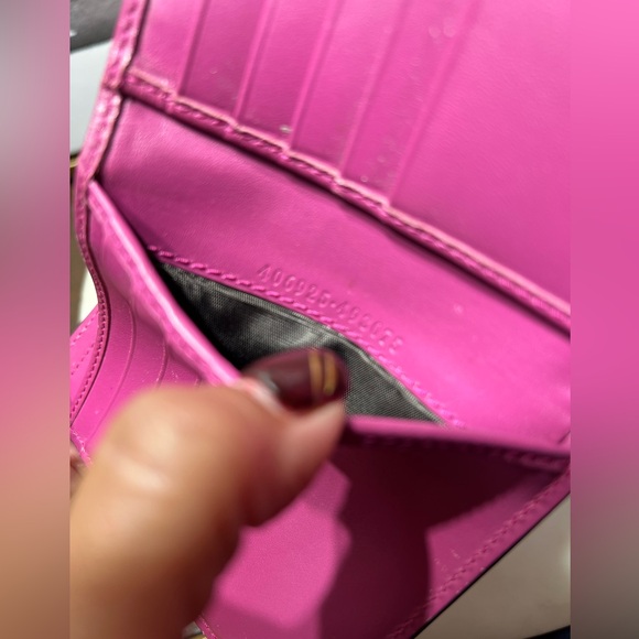 Gucci Pink Guccissima Bow Compact Wallet GUC - Picture 14 of 17